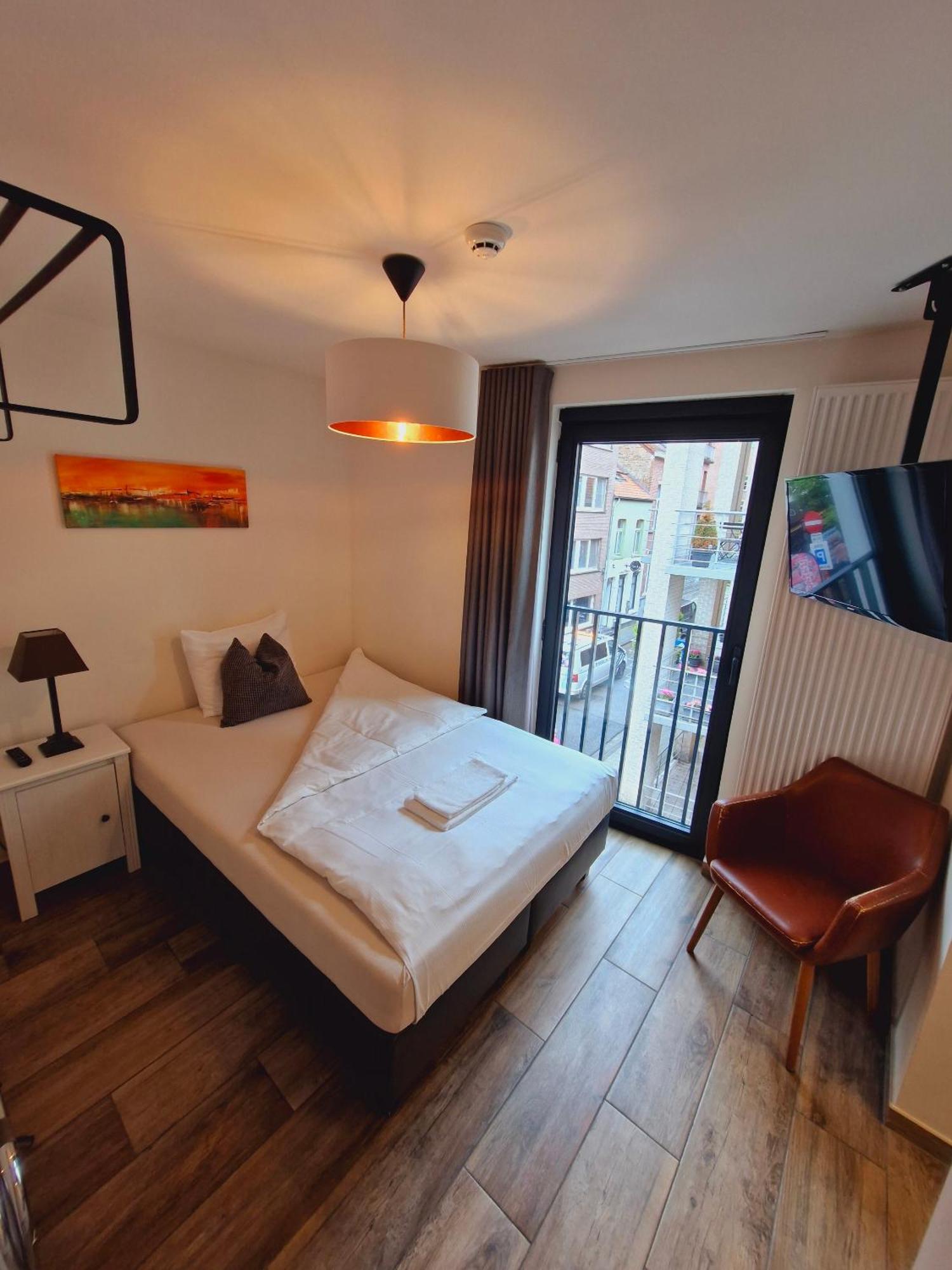 Hotel Ladeuze เลอเวน ภายนอก รูปภาพ